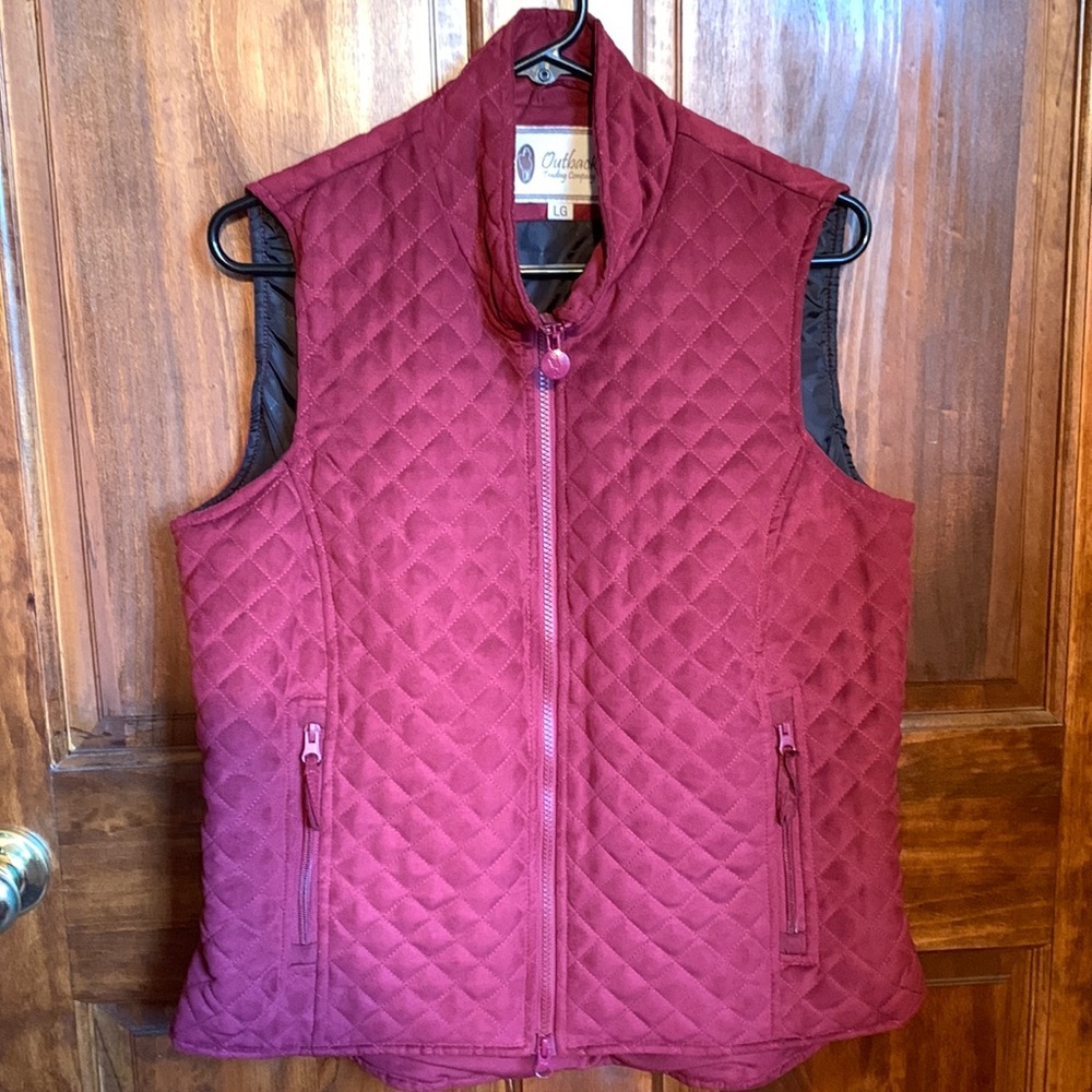 NWOT Outback Trading Company Burgundy Quilted Vest for any Adventure! Size LG
